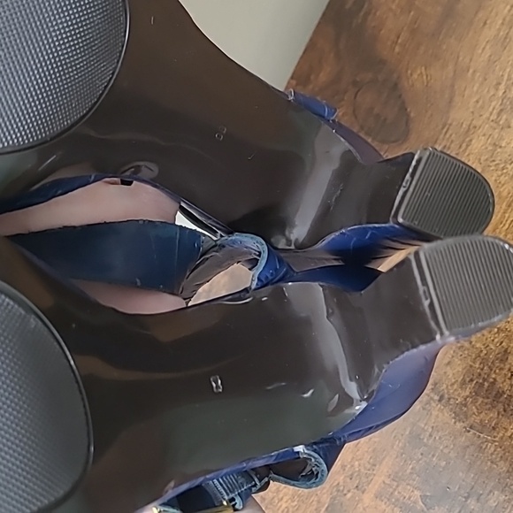 NWT Lauren Ralph Lauren Navy Strappy Platform Croc Embossed Heels size 9 - Picture 11 of 14